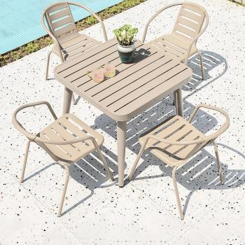 MuXing 5-teiliges Gartenmöbel-Set – 4 Einzelsessel, 1 Tisch, Outdoormöbel, Terrassenmöbel, Essgruppe für den Garten Witterungsbeständig Beige L80cm /KLNZY80/