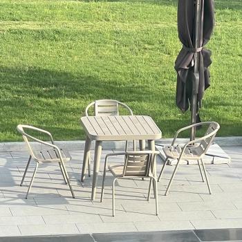 Preview: MuXing 5-teiliges Gartenmöbel-Set – 4 Einzelsessel, 1 Tisch, Outdoormöbel, Terrassenmöbel, Essgruppe für den Garten Witterungsbeständig Beige L80cm /KLNZY80/