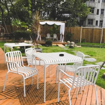 Preview: MuXing Gartenmöbel Set aus Eisen – 3er-Set (1 Tisch + 2 Stühle) – Balkon Terrasse Outdoor Bistro Sitzgruppe – Balkonmöbel Wetterfest – Weiß 70cm【BFZ6588】