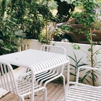 Preview: MuXing Gartenmöbel Set aus Eisen – 3er-Set (1 Tisch + 2 Stühle) – Balkon Terrasse Outdoor Bistro Sitzgruppe – Balkonmöbel Wetterfest – Weiß 70cm【BFZ6588】