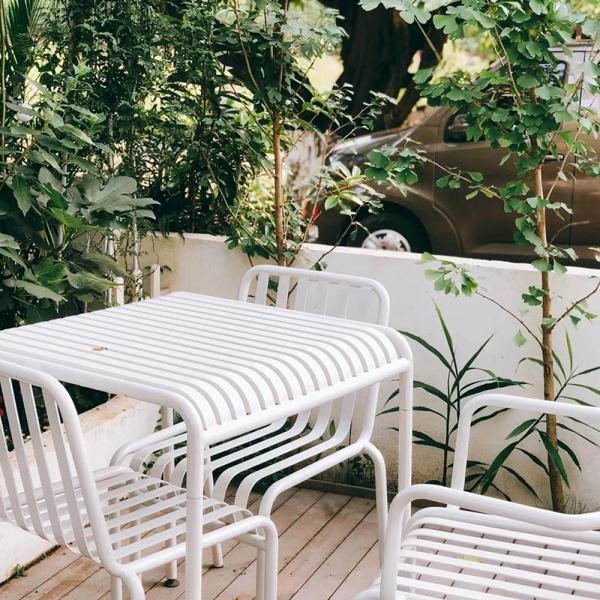 MuXing Gartenmöbel Set aus Eisen – 3er-Set (1 Tisch + 2 Stühle) – Balkon Terrasse Outdoor Bistro Sitzgruppe – Balkonmöbel Wetterfest – Weiß 70cm【BFZ6588】