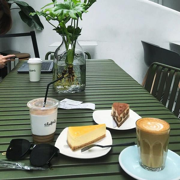 MuXing Gartenmöbel Tisch- und Stuhlset – Outdoor Eisenmöbel, geeignet für Gartenrestaurants, Cafés und andere Außenbereiche, grün